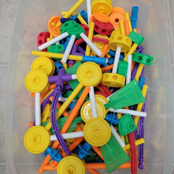 220 Pc TinkerToy Set - Multicolor - Picture 2 of 2